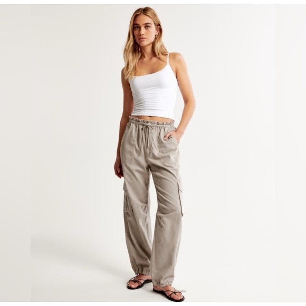 Abercrombie & Fitch High Rise Baggy Cargo Pants Women's XL Beige Pockets Relaxed
